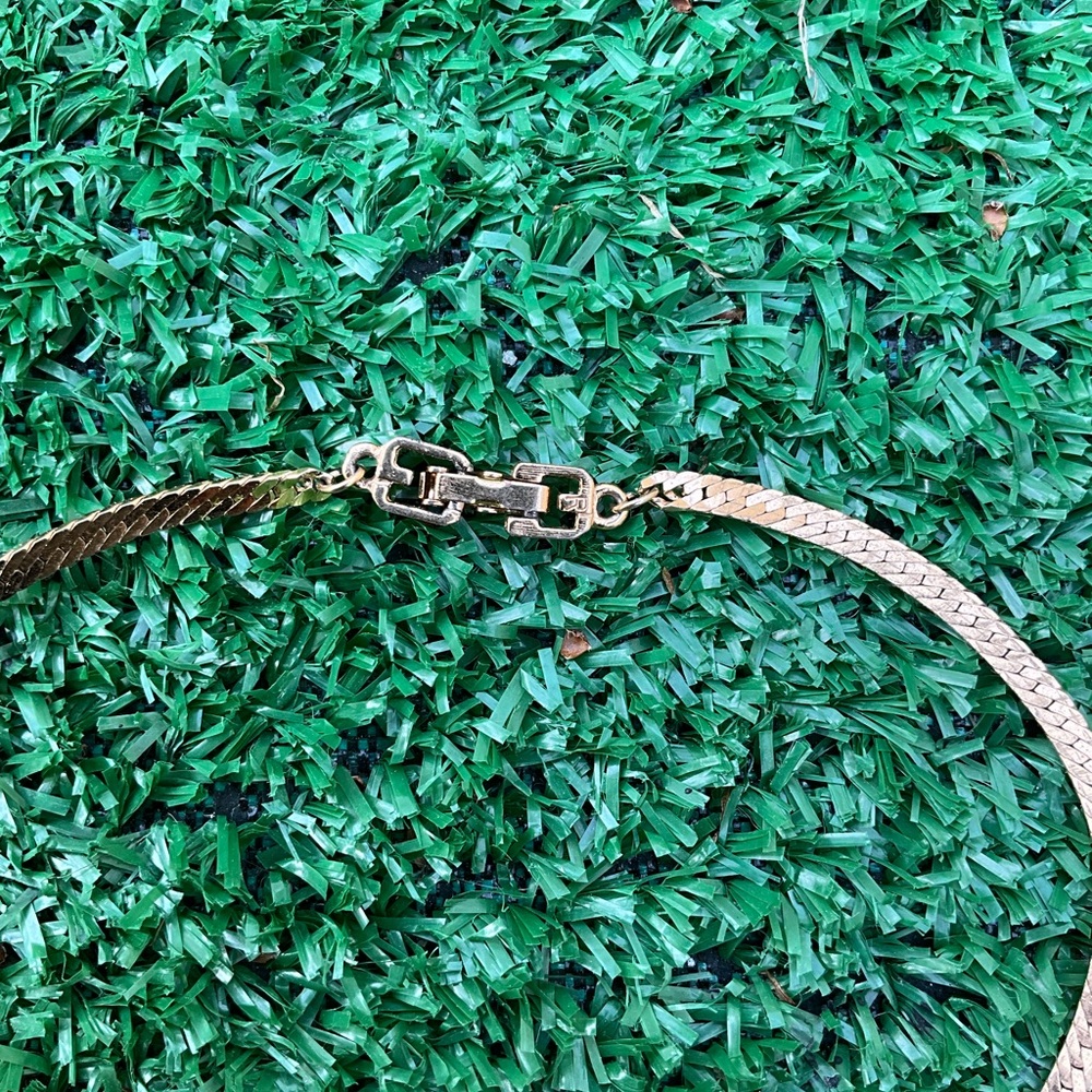 Givenchy gold-toned herringbone chain necklace. - Picture 6 of 10
